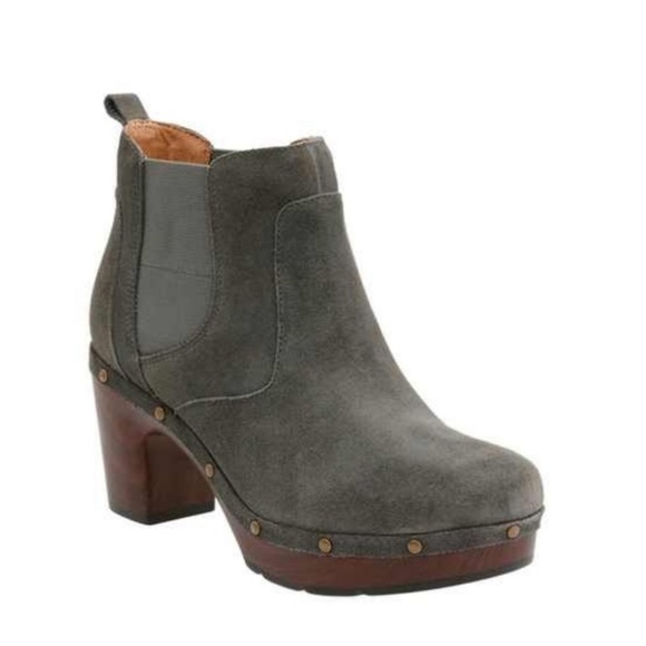 Clarks Shoes - Clarks Ledella Star Suede Platform Clogs